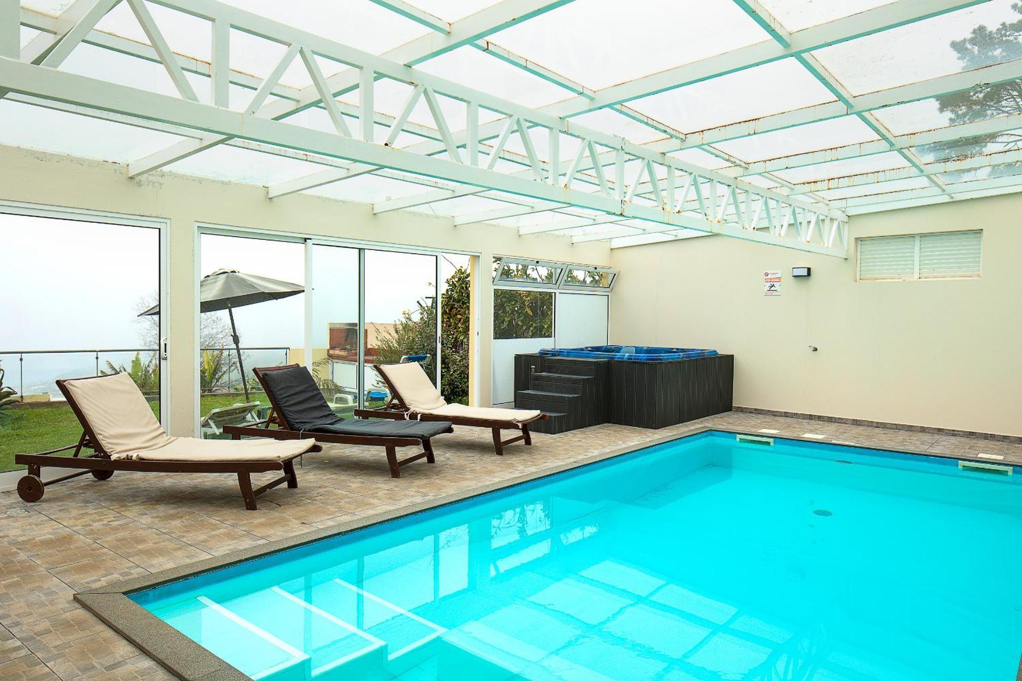 Casa Da Relva Com Piscina Aquecida Interna Appartement Arco da Calheta (Madeira)